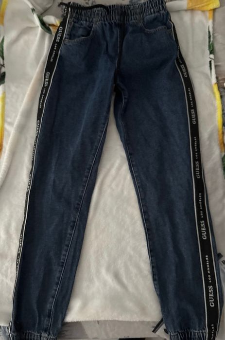 Pantaloni noi de vânzare