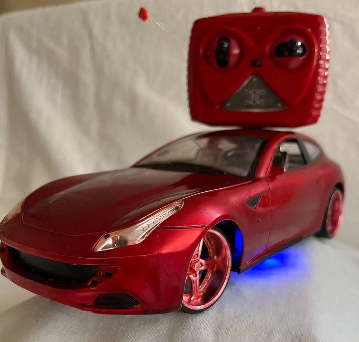 Продам машинку на радиоуправлении