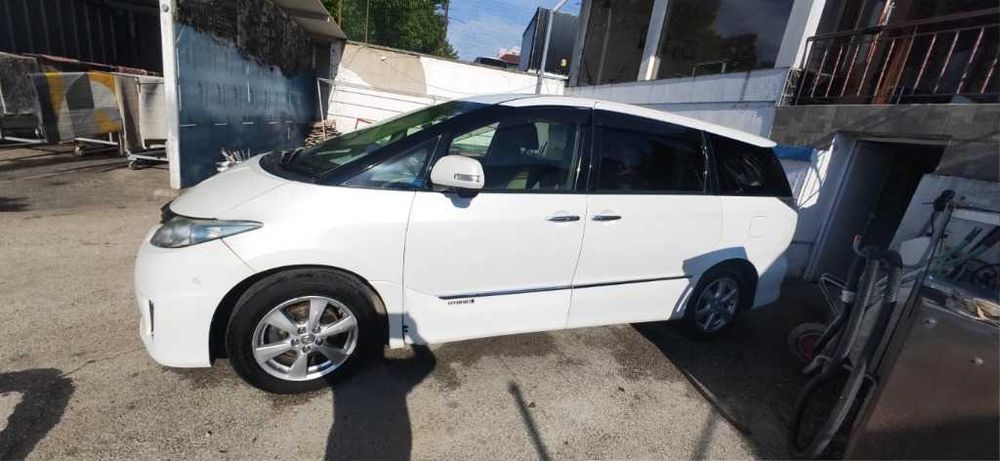 Toyota Estima hibrid