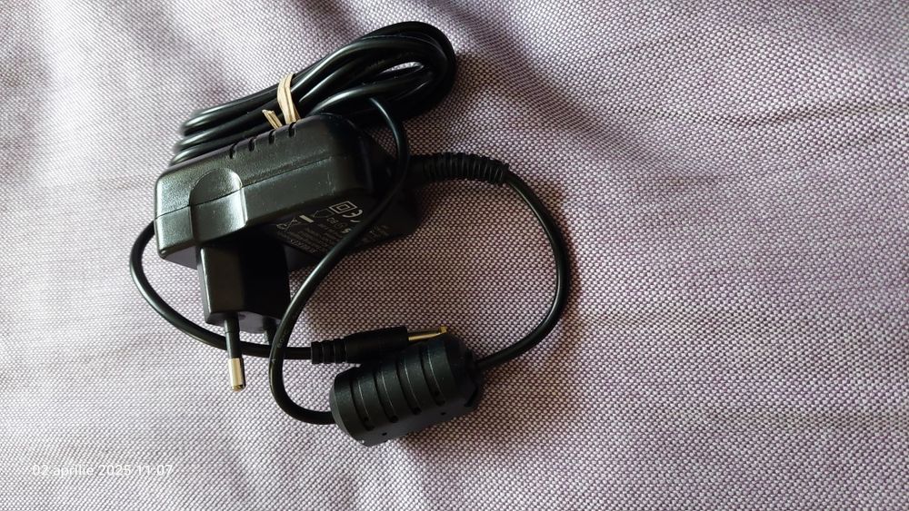 Boxa portabila cu radio marca Robrets