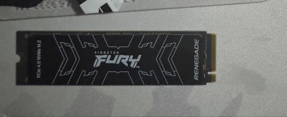 Ssd kingston fury renegade на 500гб в отличном состоянии