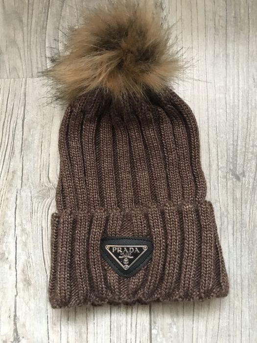 Колани Dior, Max Mara, Prada, Philipp Plein, Jimmy Choo, Calvin Klein