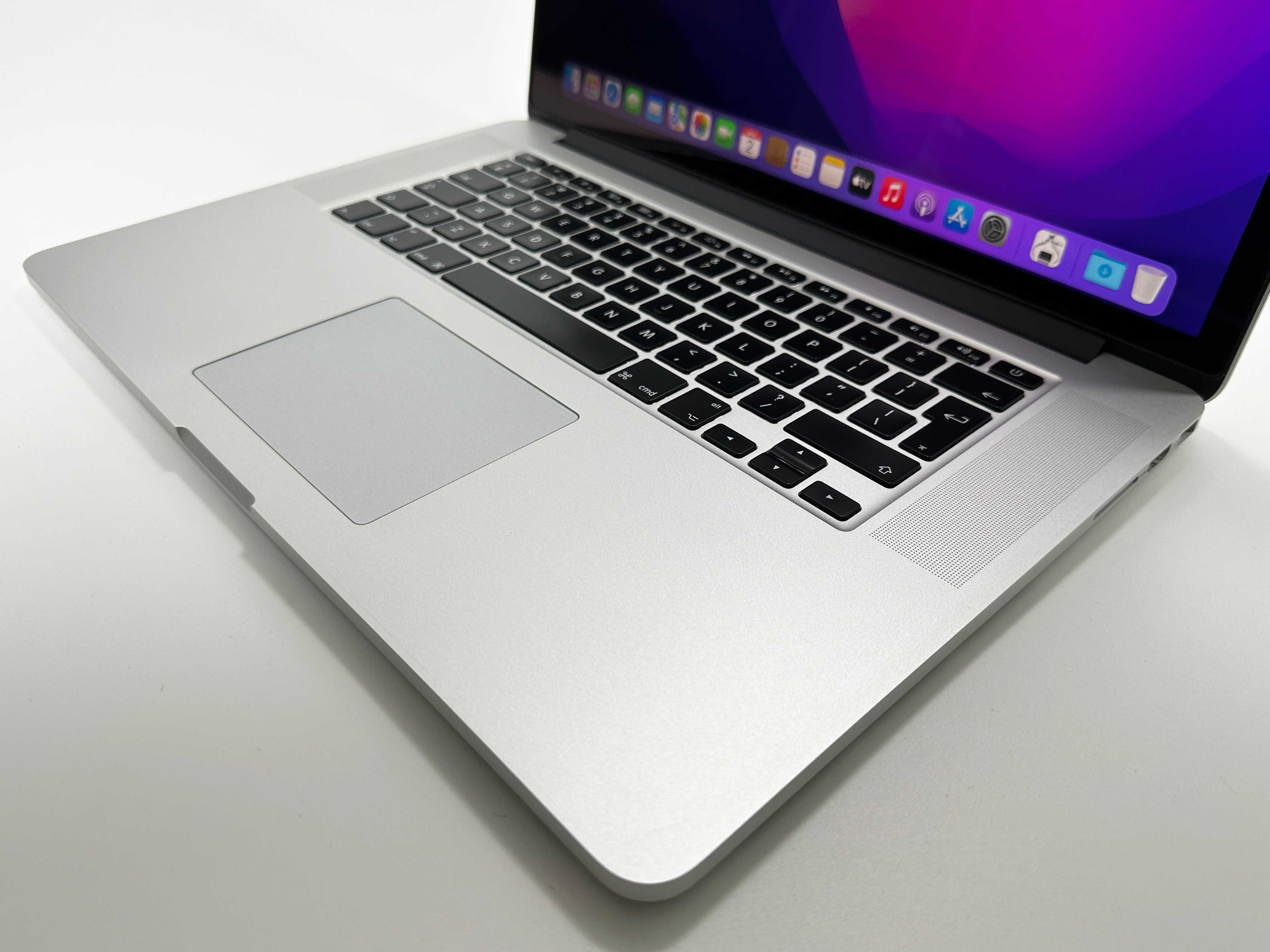 MacBook Pro 15.4 inch i7 16 gb ram 256 gb ssd CA NOU Impecabil