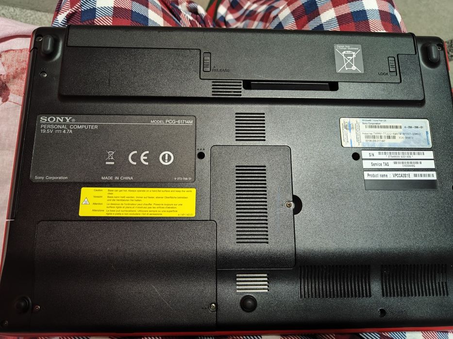 Vând laptop Sony Vaio i3