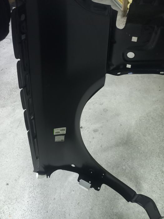 Aripa noua fata stanga Audi A4 far cu semnalizarea separat