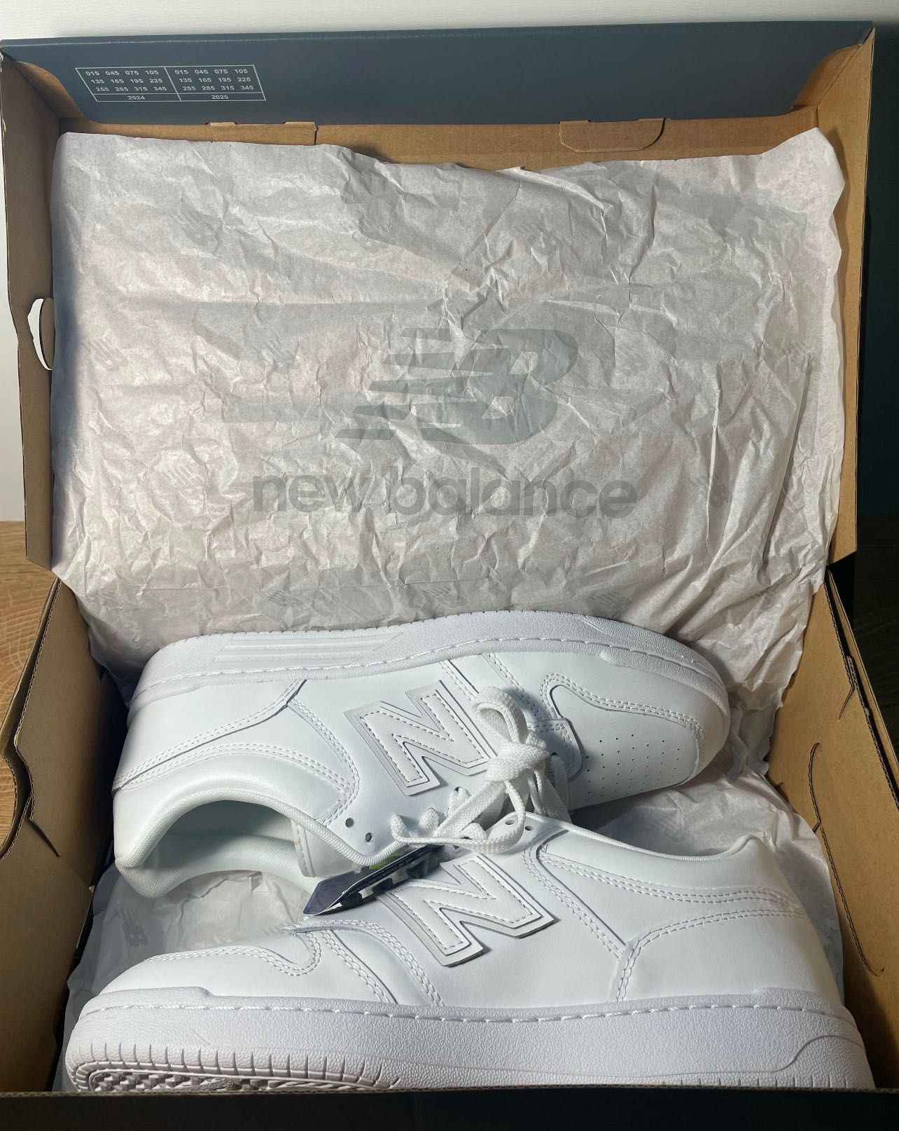 Оригинални обувки new balance court shoes 700