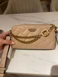 Чанта Guess през рамо