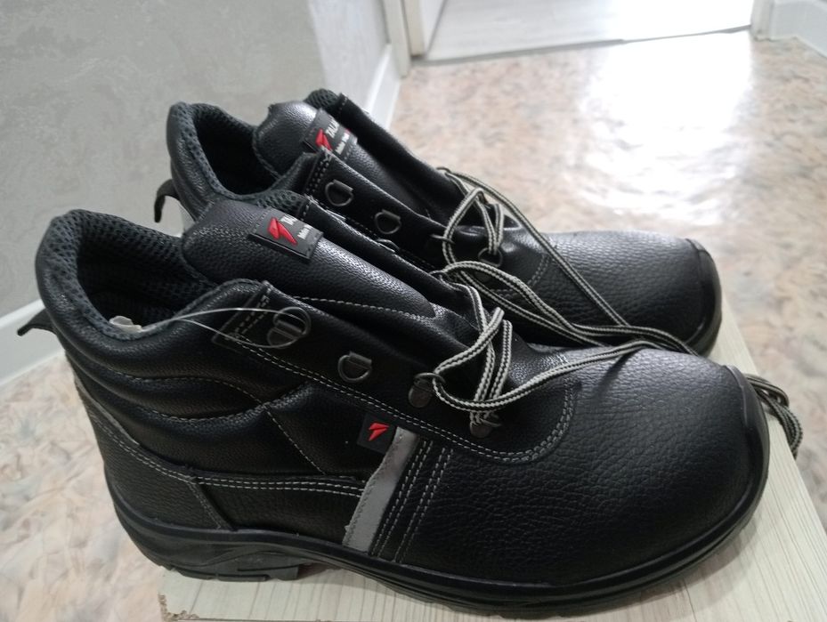 Продам спец.обувь