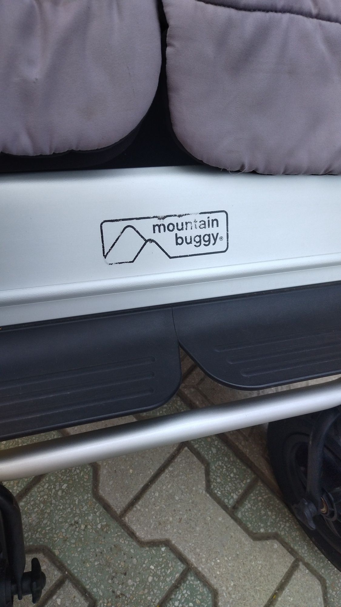 Количка за близнаци MOUNTAIN BUGGY абсолютно запазена