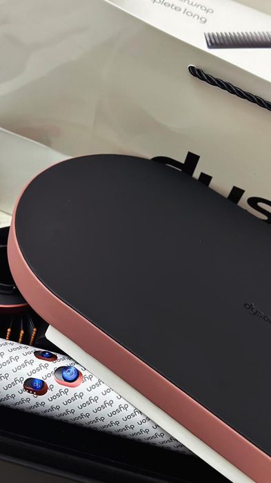 Продам срочно Dyson, цвет самый актуальный сейчас