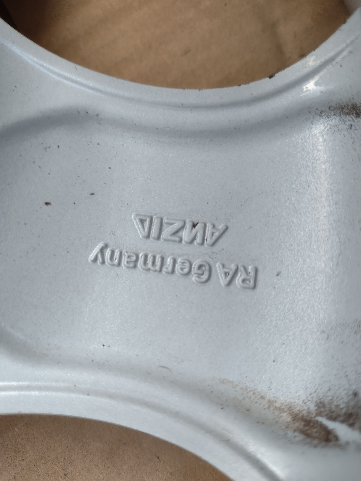Borbet 15-4x100 ET37 7j Дачия Сандеро