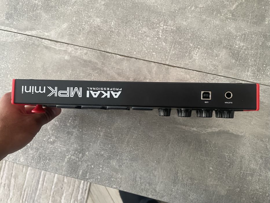 MIDI-клавиатура AKAI MPK Mini MKIII Black-Red