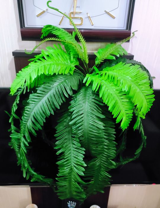 Продаётся искусственный цветок папоротник. Большой пышный куст.