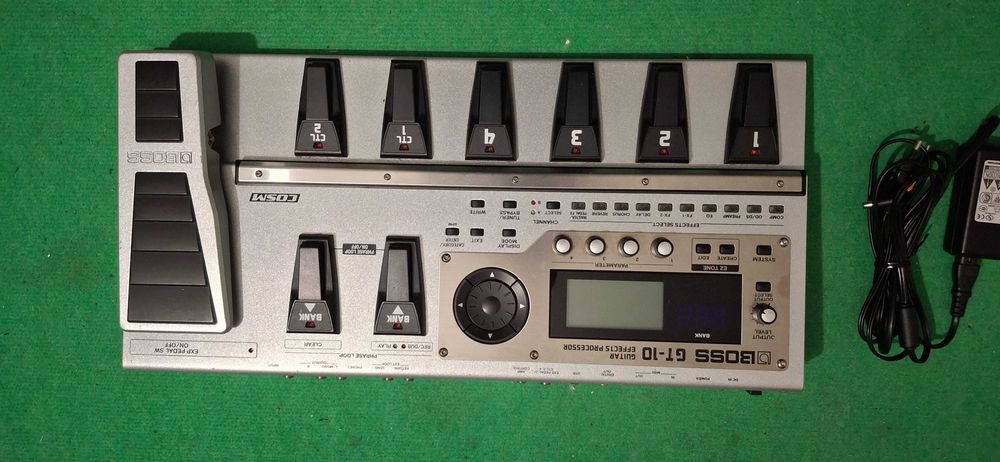 Продавам процесор за китара GT-10