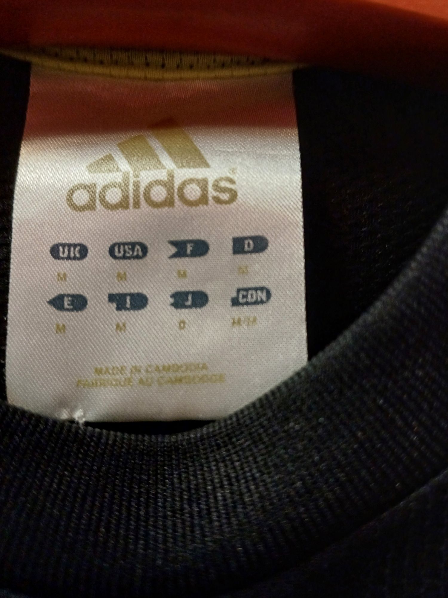 Продавам фланелка ADIDAS