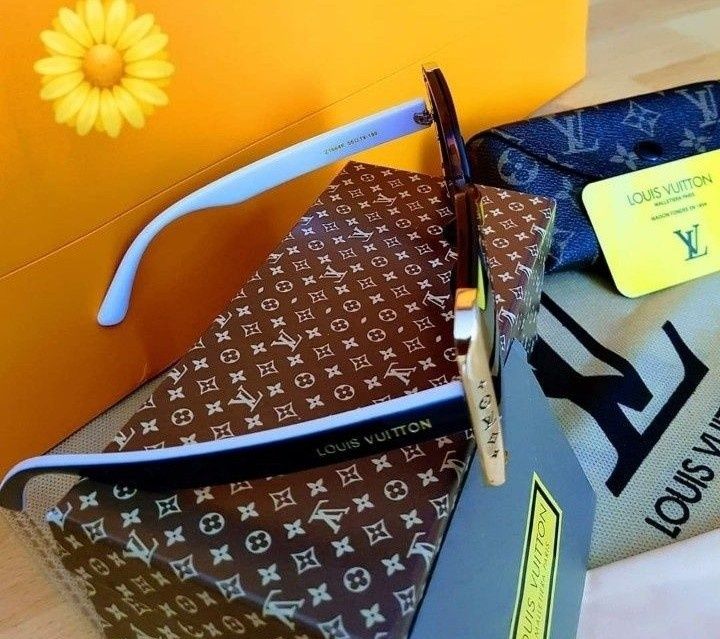 Ochelari de soare dama import Italia,toc,lavetica,cutie incluse