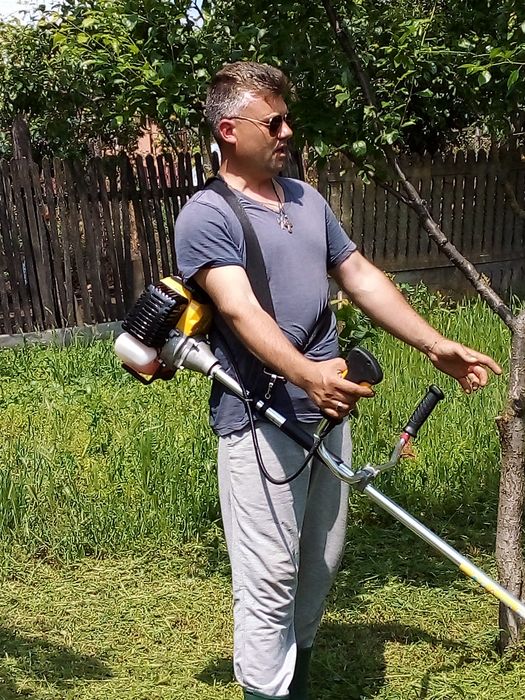 Prelucrarea solului cu motosapa și tăieri de iarbă cu motocoasa și cu