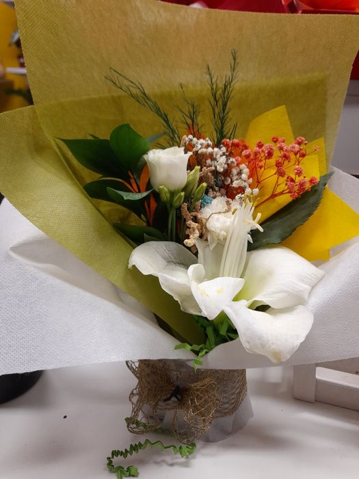 Букети и цветя в саксия за вашия дом и празник