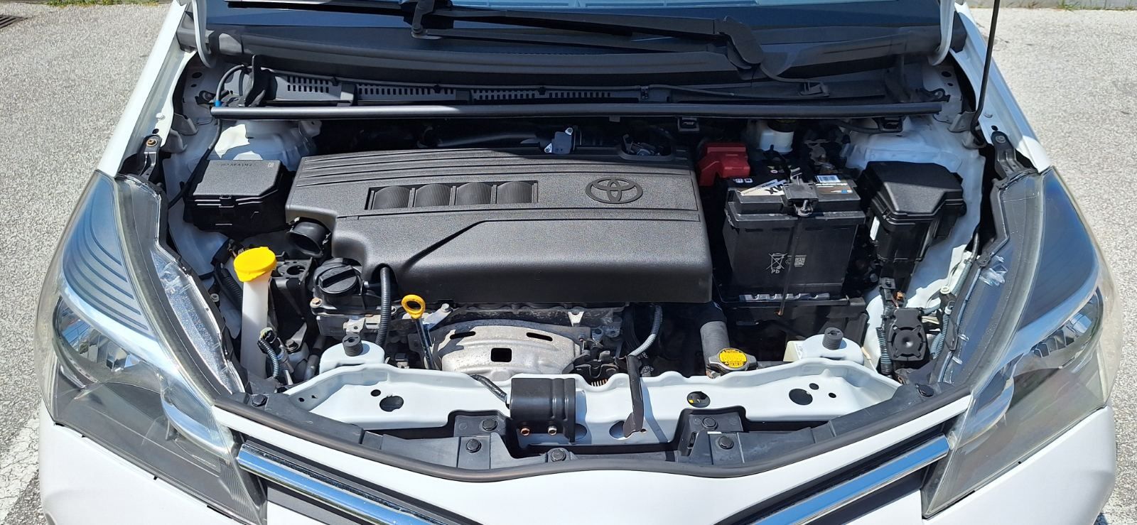 Toyota Yaris 1.33VVT 2016г Бензин 6 скорости!