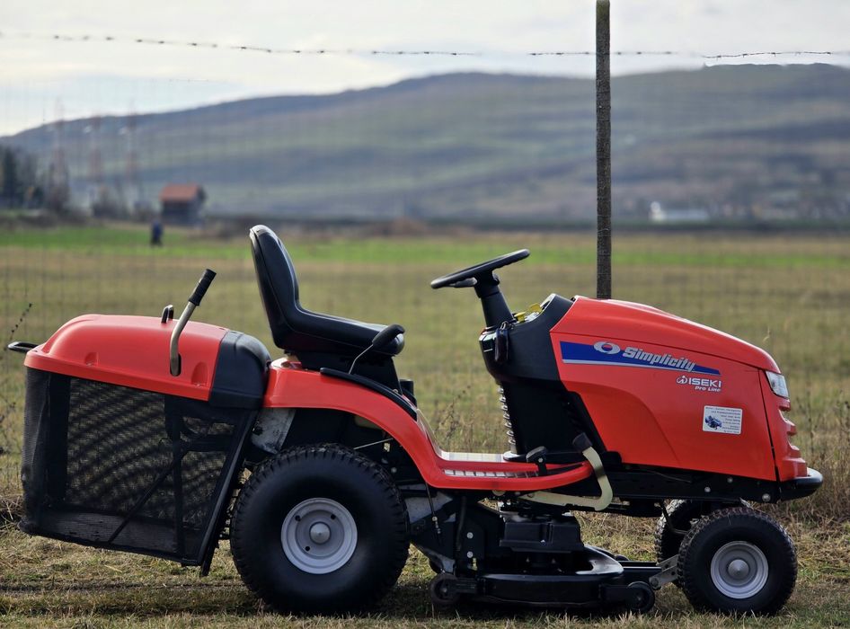 Tractoras gazon iarba Prof 2 cutite Iseki 19.5 cp Briggs and Stratton!