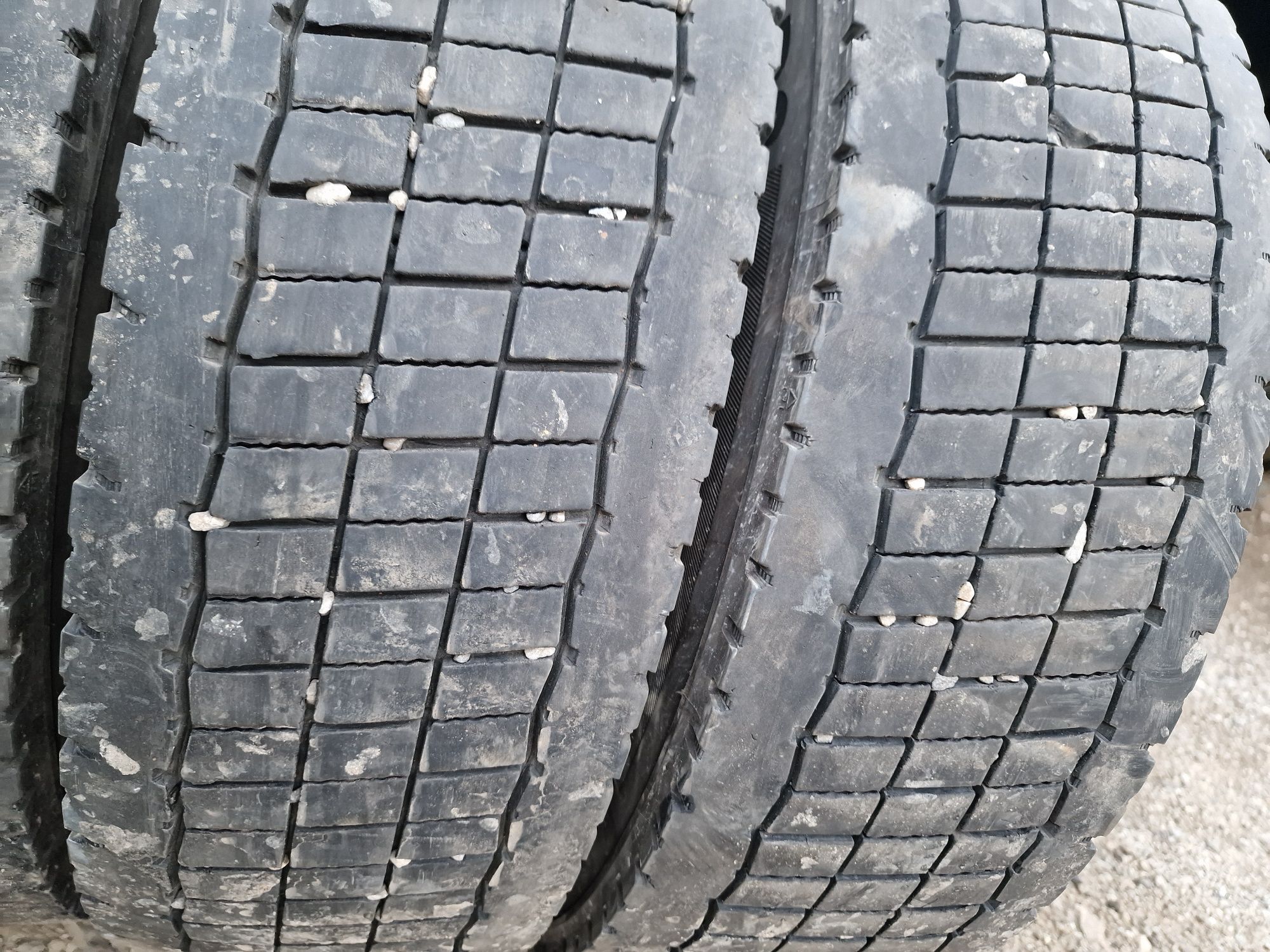 CAUCIUCURI Sh 215/75R17.5 marca Continental