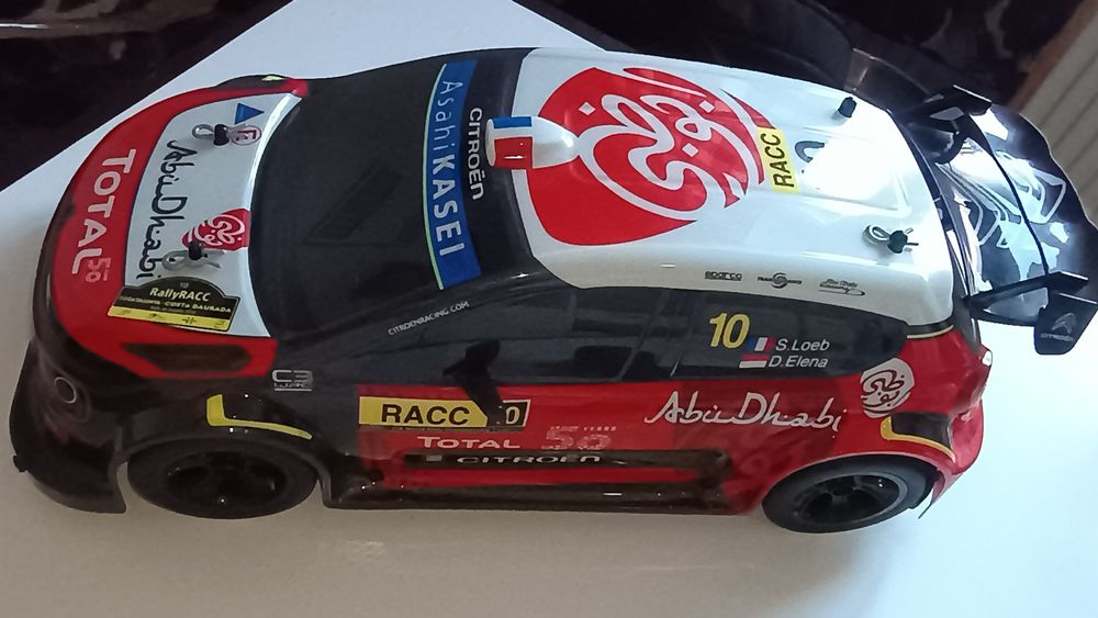 Mașinuță cu telecomandă