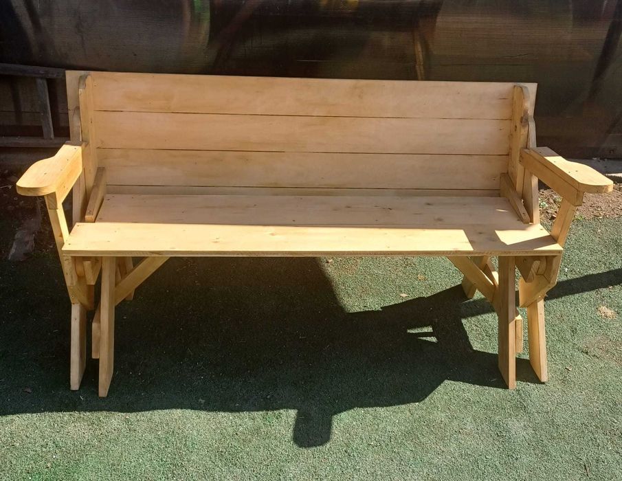 Banca din lemn pentru gradina care se desface in 2 canapele si o masa
