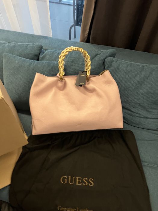 Чанта GUESS.Нова, XL size. С етикети,торбичка,всичко от до.100% ориг.
