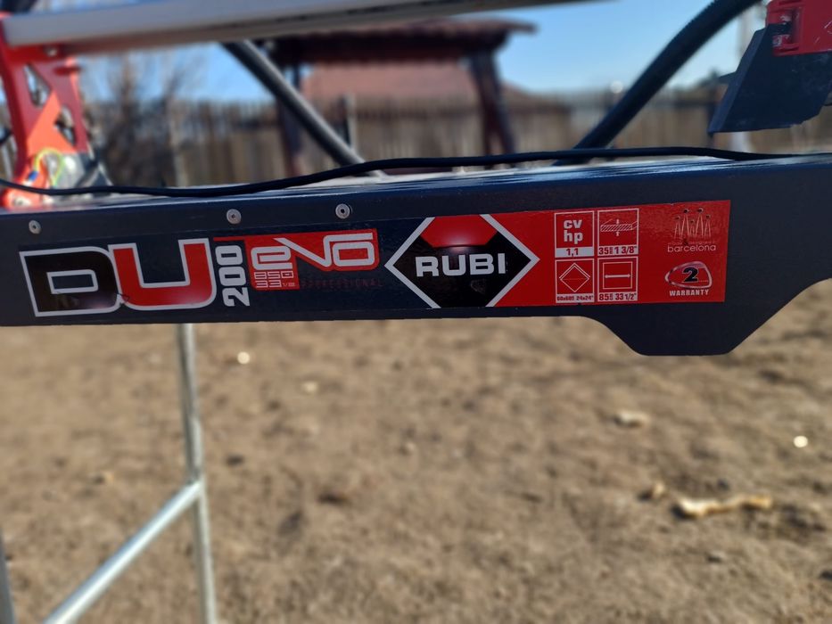 Tăiat gresie   cu apa