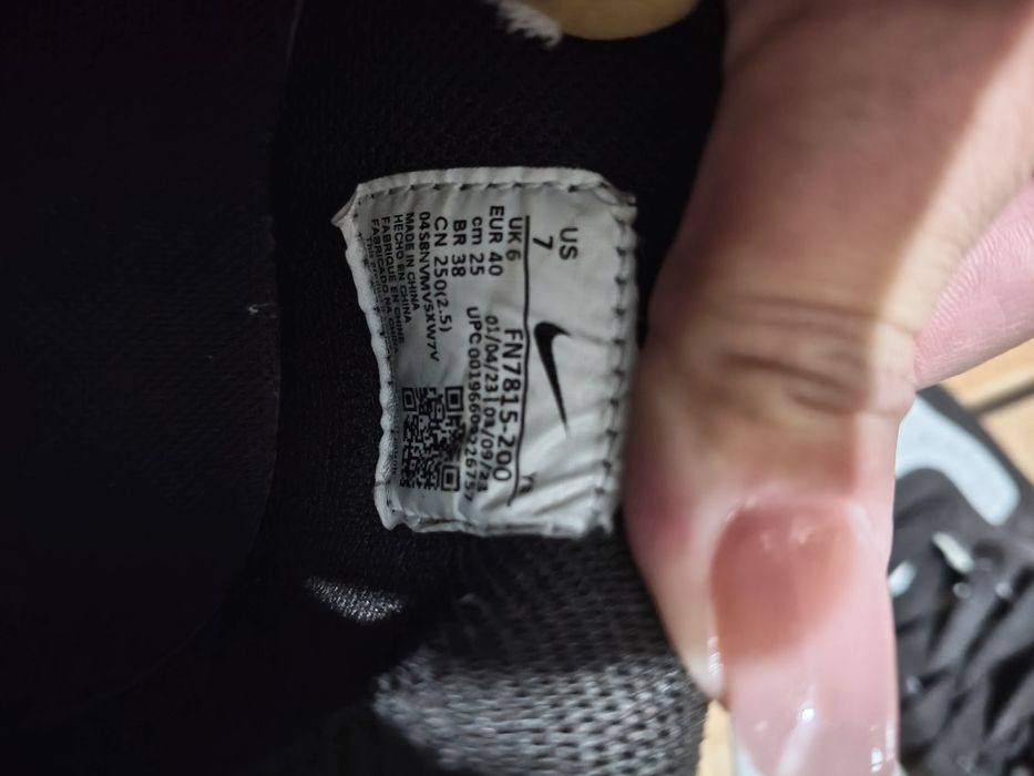 Adidași de vânzare