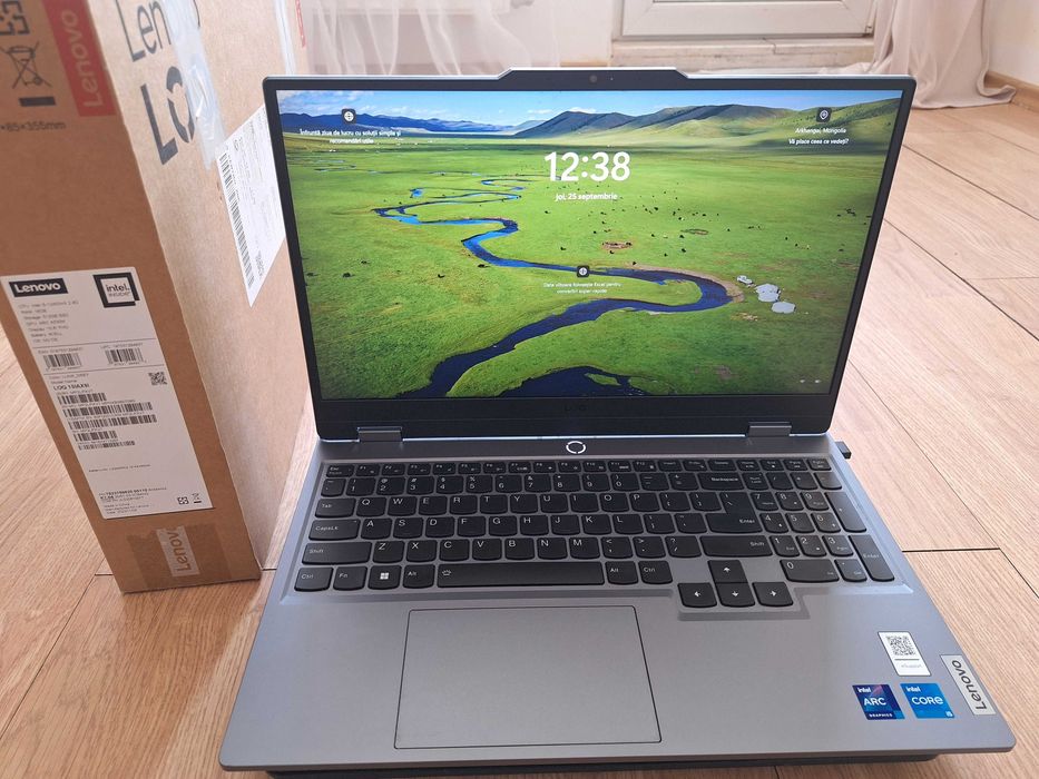 Laptop Gaming Lenovo LOQ 15IAX9I cu procesor Intel® Core™ i5-12450HX