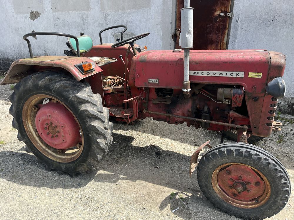 Tractor mc cormick d324.