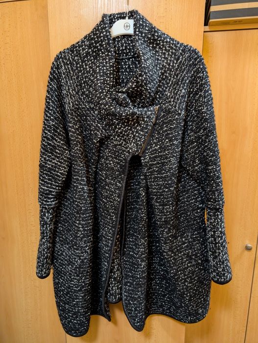 Плетено пончо с ръкави