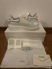 Alexander McQueen Model Nou White With Black Lines