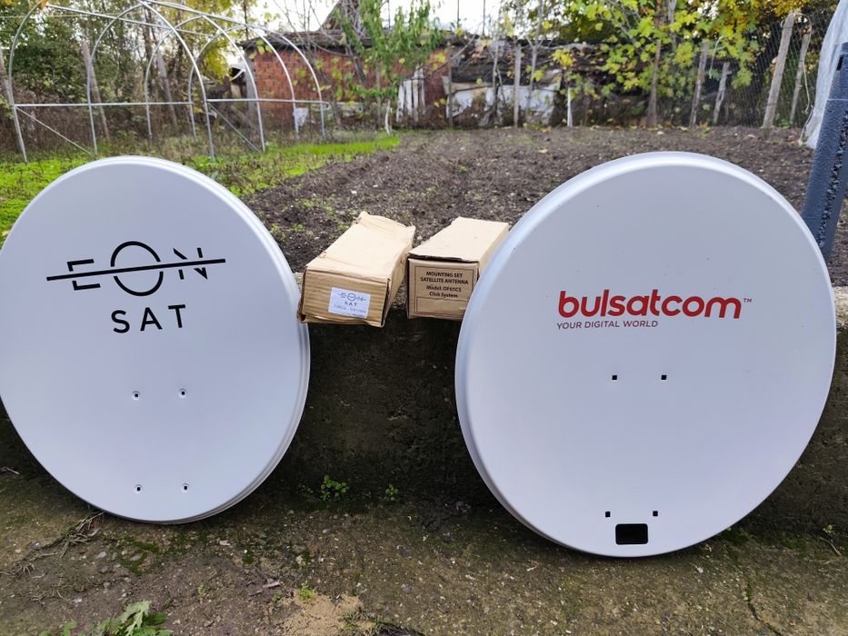 Сателитни чинии и стойки..