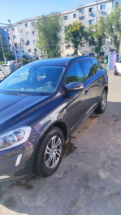 Vând Volvo XC60 2015