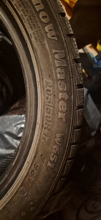 205/50/17 - 2 броя зимни гуми Petlas