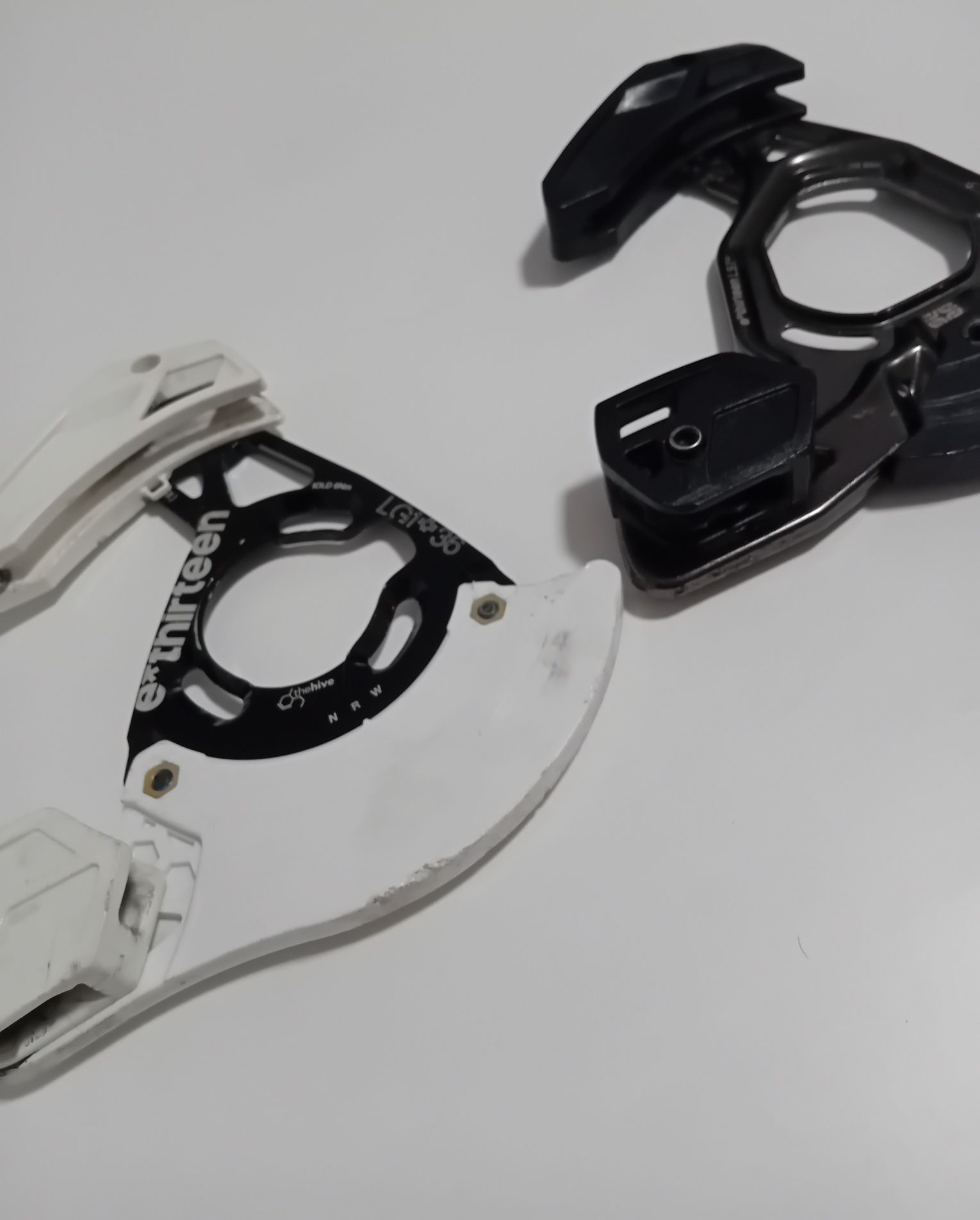 Vând 3 Chain guide e thirteen (LS1+și 2 LG1+) ghidaj lant , întinzător