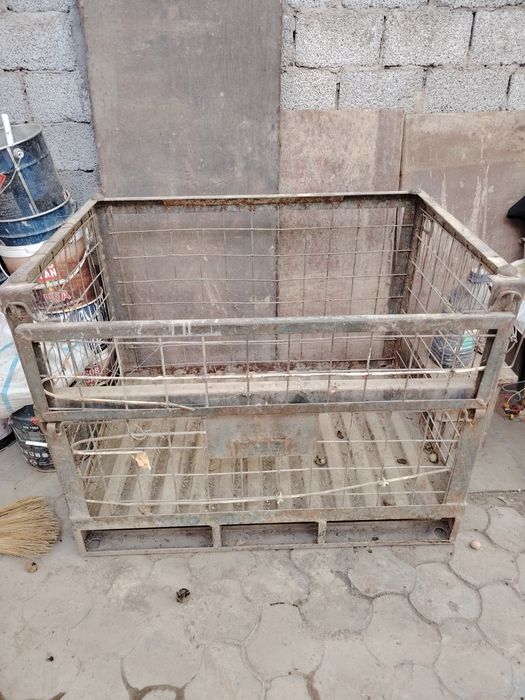 Quyon va tovuq uchun qafas