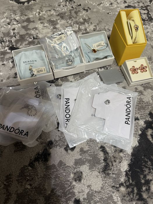 Vand bijuterii pandora si skagen