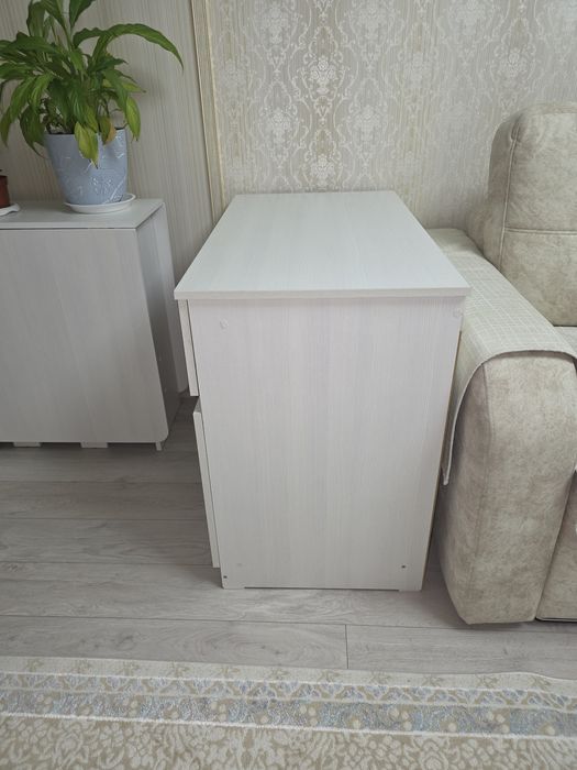 Продам школьную парто стол в хорошем состояние без царапин и сколов