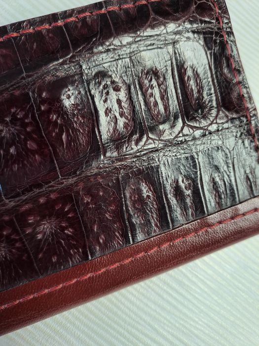 Port carduri din piele de crocodil