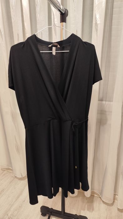 Черна рокля от H&M