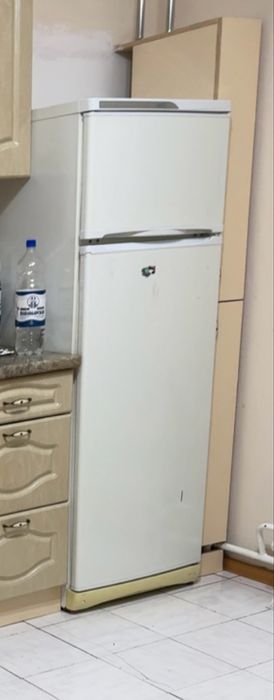 Продам работающий холодильник