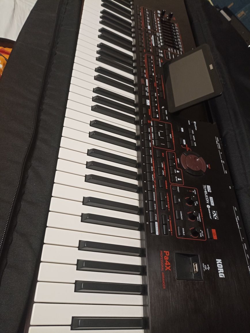 Korg Pa 4 International 76