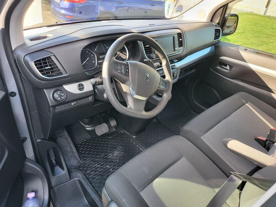 Peugeot Expert Traveller, Toyota Proace, Opel Vivaro, Citroen Space T