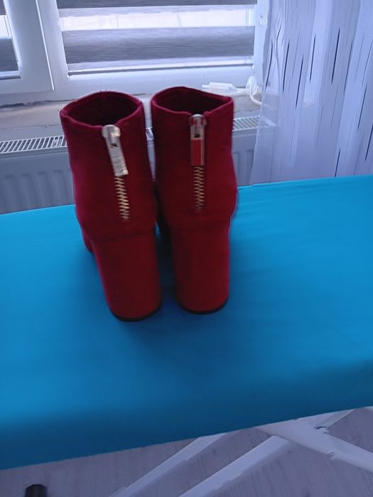 Ghete Pull & Bear roșii piele  întoarsă