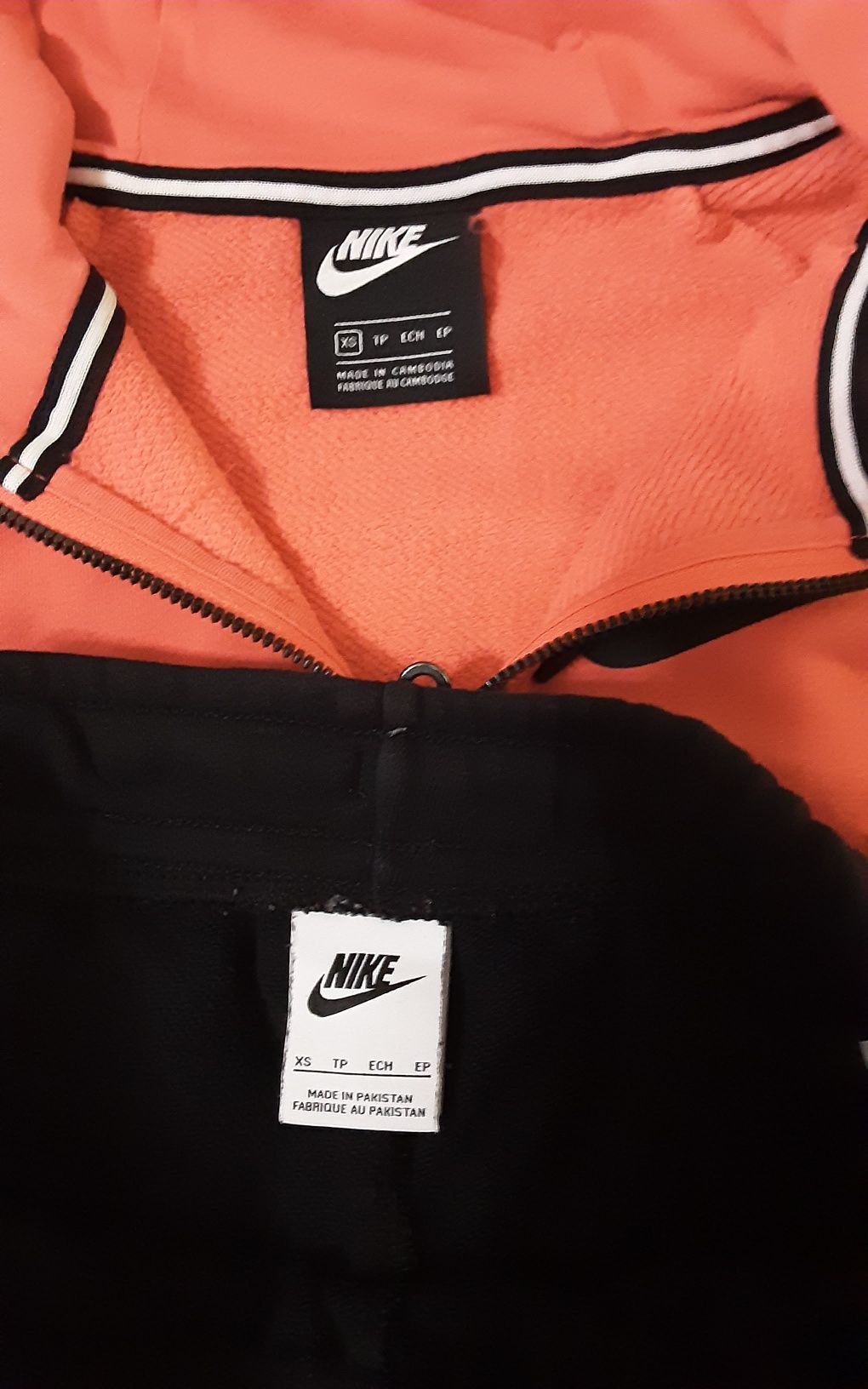 (XS) NIKE оригинални долница(69лв) и горници(69лв)
