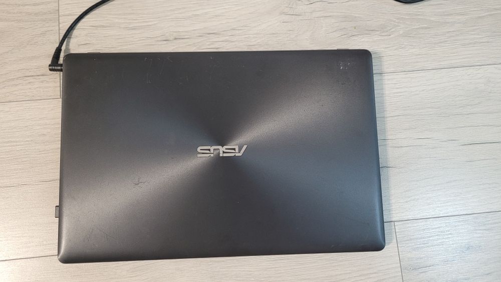 Laptop Asus X550L i74500u 1.8 GHz / 8 GB / 640 GB / GT 720M