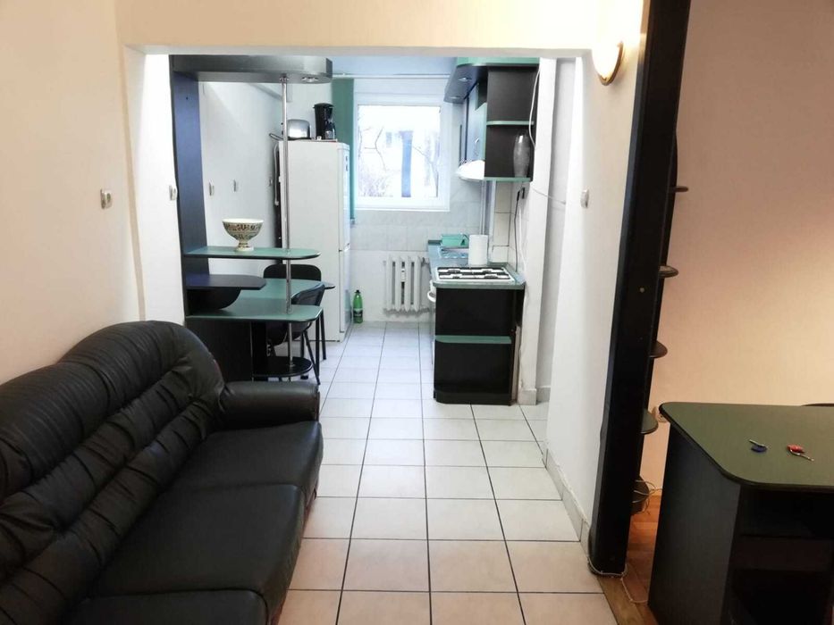 Dau în chirie ap 3 camere în Piața 1 Decembrie, mobilat și utilat